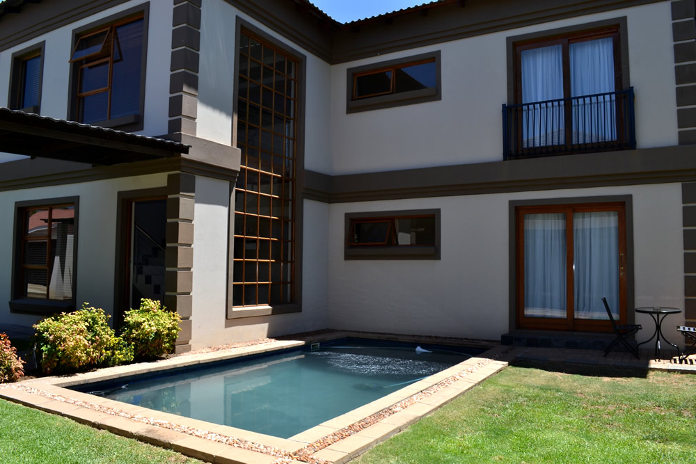 Swimming Pool at Boa Vida Guesthouse Bloemfontein